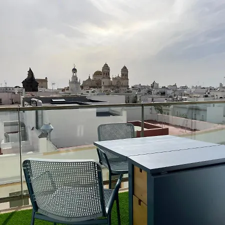 Skyline - Loft With Private Terrace And Breathtaking Views! דירה קדיז